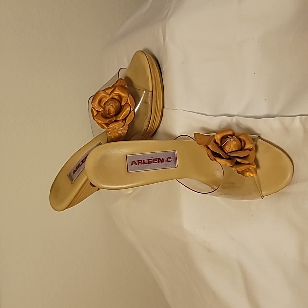 VINTAG ARLEEN C HIGH HEEL SANDALS W/FLORAL METALLIC "SUPER CHIC" SIZE 7 PRE-OWED